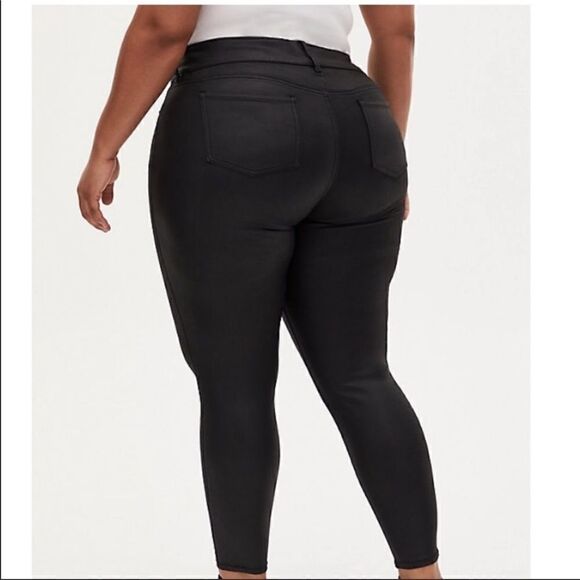 Torrid Black Coated Zip Fly Skinny Jeans - Picture 8 of 8
